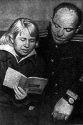 А.Пахмутова и В.Жураковский — автор сборника стихов «На штормовых параллелях». Май 1965 года.