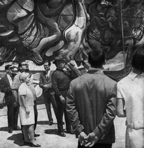 В мастерской Давида Альфаро Сикейроса. Мехико, октябрь 1968 года.