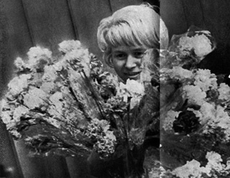 Москва, 19 мая 1966 года. На XV съезде ВЛКСМ А.Пахмутова принимает поздравления по случаю присуждения ей премии имени Ленинского комсомола.