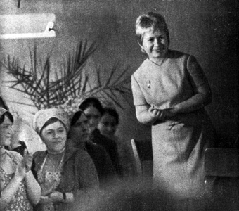 Выступление А.Пахмутовой на фабрике оренбургских платков. Март 1971 года.